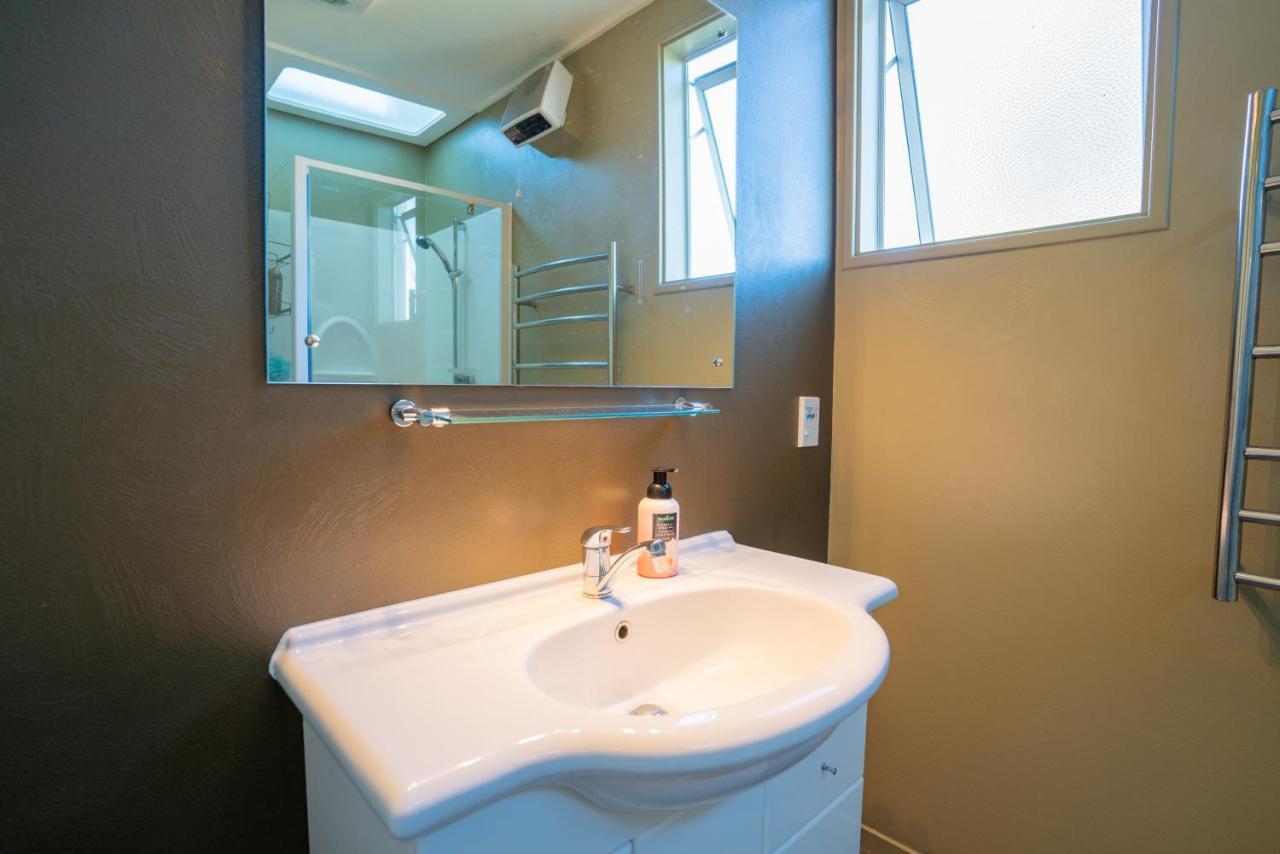 Dee'S On Bligh - Te Anau Holiday Home Экстерьер фото
